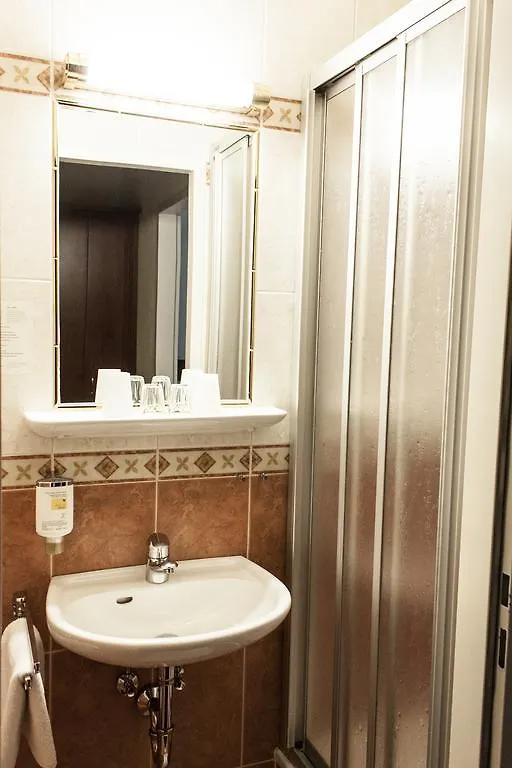 Hotel Fuerstenhof Wien